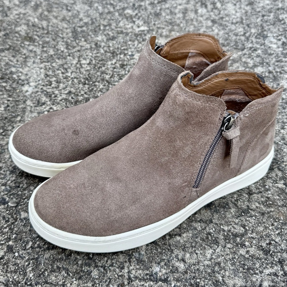 Sofft Women's Sz 8 M Britton Casual Sneaker  W/ Side Zip In‎ Taupe Suede W/ Spot